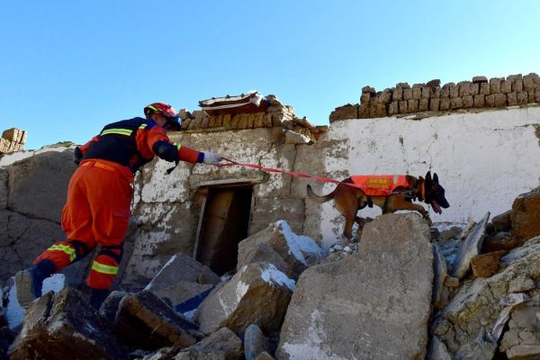 2025-01-08t125710z_1_lynxmpel070fr_rtroptp_4_china-tibete-terremoto-buscas