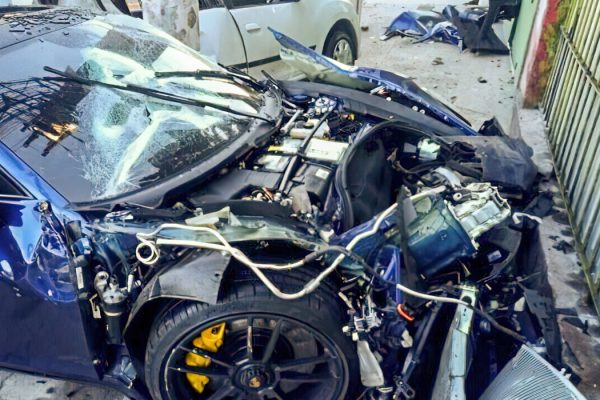 condutor_de_porsche_que_matou_motorista_em_acidente_esta_foragido