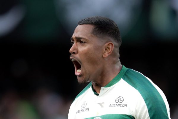 coritiba_derrota_vitoria_e_volta_a_vencer_depois_de_sete_jogos_2_a_0