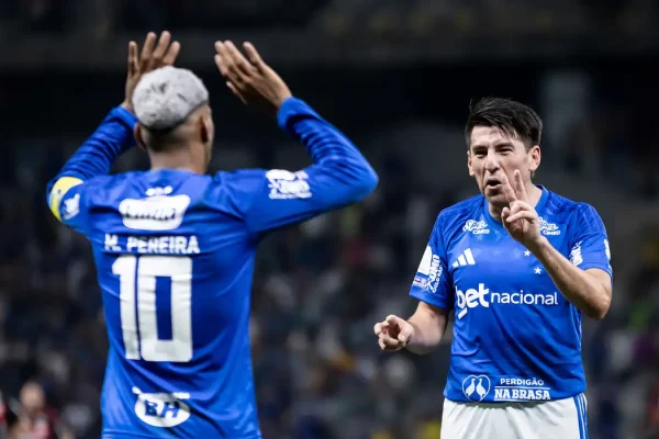 cruzeiro_vence_flamengo_e_palmeiras_agradece_no_brasileirao