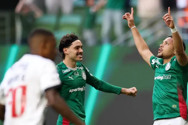 palmeiras_goleia_vasco_e_volta_a_abrir_frente_no_brasileirao_4_a_1